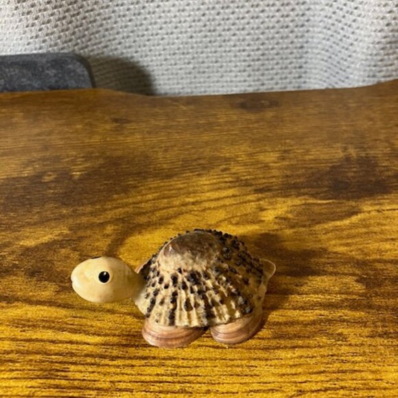 Miniture Handcrafted Nautical Seashell‎ Turtle 1" - Picture 2 of 7